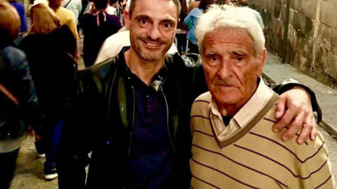 Padre e hijo: Manuel Jesús con su padre Manuel. Padre e hijo: Manuel Jesús con su padre Manuel.