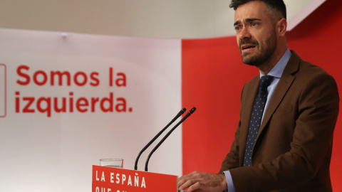 El portavoz adjunto del Comité Electoral del PSOE, Felipe Sicilia, ofrece una rueda de prensa tras la reunión del Comité Electoral del partido en Ferraz. EFE/ J.J.Guillén El portavoz adjunto del Comité Electoral del PSOE, Felipe Sicilia, ofrece una rueda de prensa tras la reunión del Comité Electoral del partido en Ferraz. EFE/ J.J.Guillén