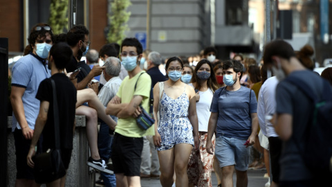 Varias personas caminan con mascarilla por una calle del centro de Madrid. / Europa Press / Archivo Varias personas caminan con mascarilla por una calle del centro de Madrid. / Europa Press / Archivo