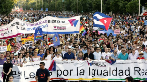 Cabecera de la manifestación del Orgullo LGTB 2016 a su llegada a la plaza de Coloón, Madrid. EFE/Juan Carlos Hidalgo Cabecera de la manifestación del Orgullo LGTB 2016 a su llegada a la plaza de Coloón, Madrid. EFE/Juan Carlos Hidalgo