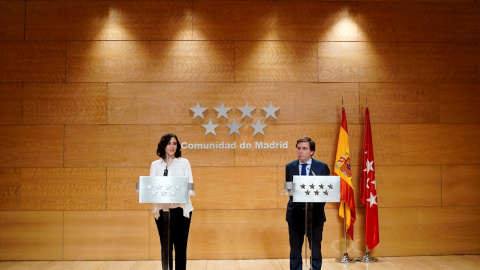 13/03/2020.- La presidenta de la Comunidad de Madrid, Isabel Díaz Ayuso (i), ha comparecido junto al alcalde de Madrid, José Luis Martínez-Almeida, para explicar las medidas adoptadas en la región para contener la expansión del virus. / EFE 13/03/2020.- La presidenta de la Comunidad de Madrid, Isabel Díaz Ayuso (i), ha comparecido junto al alcalde de Madrid, José Luis Martínez-Almeida, para explicar las medidas adoptadas en la región para contener la expansión del virus. / EFE