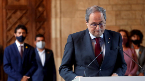 El president de la Generalitat, Quim Torra, y el resto de los miembros del Govern, durante la declaración institucional que el president ha realizado después de que el Tribunal Supremo confirmase su condena de año y medio de inhabilitación. EFE/ Marta El president de la Generalitat, Quim Torra, y el resto de los miembros del Govern, durante la declaración institucional que el president ha realizado después de que el Tribunal Supremo confirmase su condena de año y medio de inhabilitación. EFE/ Marta