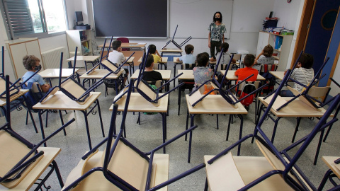 CSIF denuncia que más de la mitad de los docentes anunciados por las CCAA aún no han llegado a los centros. EFE/ Morell CSIF denuncia que más de la mitad de los docentes anunciados por las CCAA aún no han llegado a los centros. EFE/ Morell