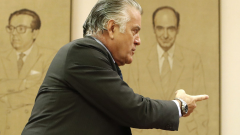El extesorero del PP Luis Bárcenas, en la comisión de investigación de la supuesta financiación ilegal del PP. EFE/Javier Lizón El extesorero del PP Luis Bárcenas, en la comisión de investigación de la supuesta financiación ilegal del PP. EFE/Javier Lizón