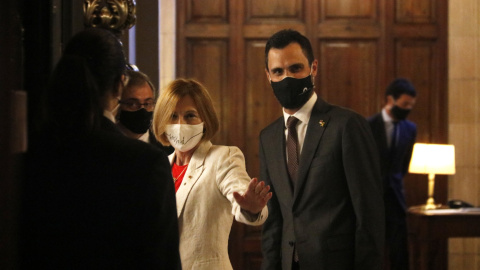 El president del Parlament, Roger Torrent, i l'expresidenta Carme Forcadell entrant al Despatx d'Audiències de la cambra. ACN/Gerard Artigas El president del Parlament, Roger Torrent, i l'expresidenta Carme Forcadell entrant al Despatx d'Audiències de la cambra. ACN/Gerard Artigas