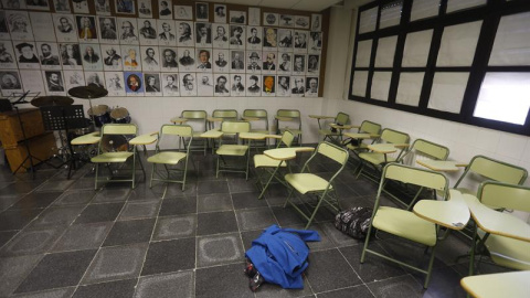 Las aulas están vacías en centros educativos como el IES Juan de la Cierva de Madrid con motivo de la huelga convocada. EFE/Javier Lizó Las aulas están vacías en centros educativos como el IES Juan de la Cierva de Madrid con motivo de la huelga convocada. EFE/Javier Lizó
