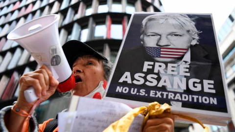 Protestas en contra de la extradición de Assange a EEUU en Londres. / EFE Protestas en contra de la extradición de Assange a EEUU en Londres. / EFE