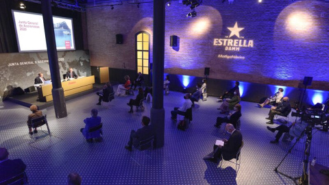 Vista de la junta de accionistas, celebrada en la Antigua Fábrica Estrella Damm de Barcelona. Vista de la junta de accionistas, celebrada en la Antigua Fábrica Estrella Damm de Barcelona.