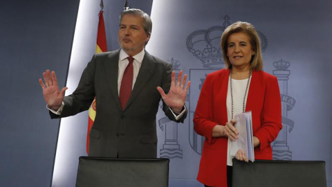 El portavoz del Gobierno, Íñigo Méndez de Vigo,y la ministra de Empleo, Fátima Bañez,d., durante la rueda de prensa posterior al Consejo de Ministros. | El portavoz del Gobierno y ministro de Cultura, Íñigo Méndez de Vigo,iz., y la ministra de Em El portavoz del Gobierno, Íñigo Méndez de Vigo,y la ministra de Empleo, Fátima Bañez,d., durante la rueda de prensa posterior al Consejo de Ministros. | El portavoz del Gobierno y ministro de Cultura, Íñigo Méndez de Vigo,iz., y la ministra de Em