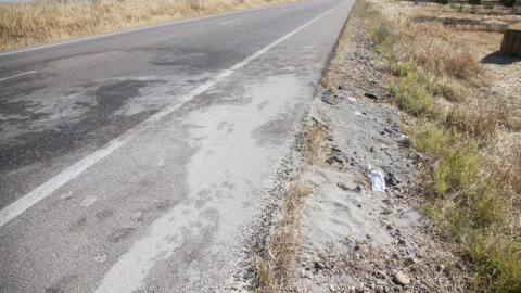 Lugar del siniestro que se ha producido en el kilómetro 23 de la CM-4009 en la localidad toledana de Escalonilla en el que cuatro personas han muerto y cuatro han resultado heridas de gravedad. | HÉCTOR MARTÍN (EFE) Lugar del siniestro que se ha producido en el kilómetro 23 de la CM-4009 en la localidad toledana de Escalonilla en el que cuatro personas han muerto y cuatro han resultado heridas de gravedad. | HÉCTOR MARTÍN (EFE)