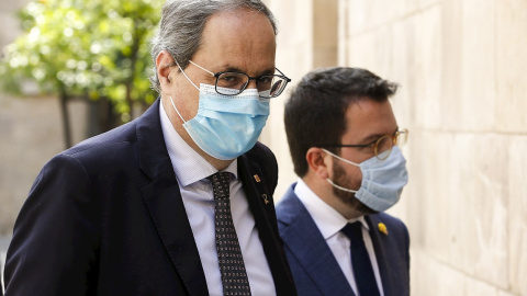 El presidente de la Generalitat, Quim Torra (i), acompañado del vicepresidente, Pere Aragonés (d). EFE/Quique García El presidente de la Generalitat, Quim Torra (i), acompañado del vicepresidente, Pere Aragonés (d). EFE/Quique García
