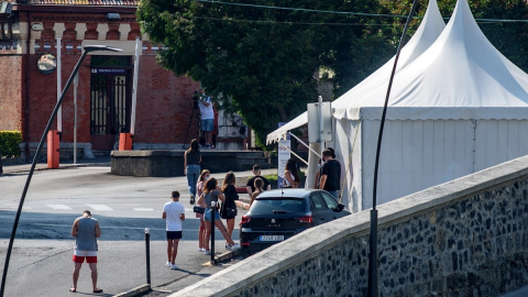 Vista de la carpa instalada este viernes frente al hospital de Basurto para hacer PCR a todas las personas que estuvieron en la discoteca Back&Stage de Bilbao el pasado 18 de julio. EFE/Javier Zorrilla. Vista de la carpa instalada este viernes frente al hospital de Basurto para hacer PCR a todas las personas que estuvieron en la discoteca Back&Stage de Bilbao el pasado 18 de julio. EFE/Javier Zorrilla.
