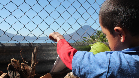 Todo el trabajo de Marta Julia va encaminado a poder ofrecerle una educación a sus hijos para romper el círculo de la pobreza / Pablo L. Orosa Todo el trabajo de Marta Julia va encaminado a poder ofrecerle una educación a sus hijos para romper el círculo de la pobreza / Pablo L. Orosa