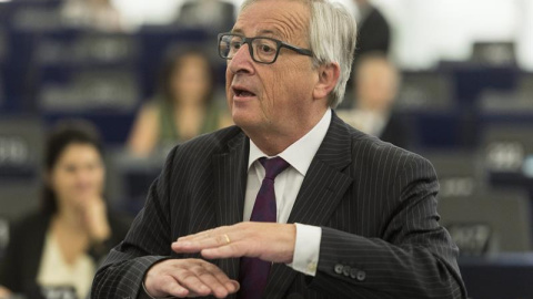 El presidente de la Comisión Europea, Jean-Claude Juncker, da un discurso durante la sesión plenaria del Parlamento Europeo en Estrasburgo (Francia) hoy, 4 de julio de 2017. EFE/Patrick Seeger El presidente de la Comisión Europea, Jean-Claude Juncker, da un discurso durante la sesión plenaria del Parlamento Europeo en Estrasburgo (Francia) hoy, 4 de julio de 2017. EFE/Patrick Seeger