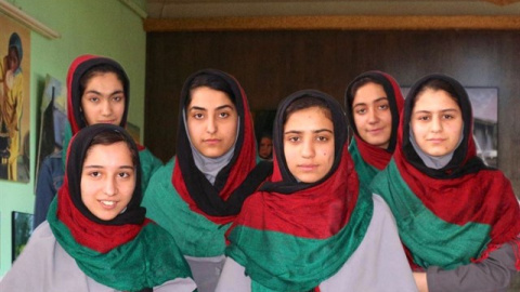 El veto migratorio de Trump trunca el sueño de unas jóvenes afganas expertas en robótica. EP El veto migratorio de Trump trunca el sueño de unas jóvenes afganas expertas en robótica. EP