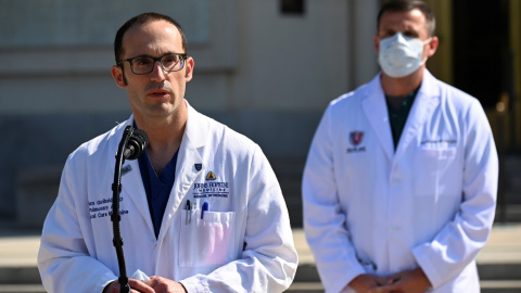 El médico de Donald Trump habla en rueda de prensa sobre el estado del presidente. REUTERS. El médico de Donald Trump habla en rueda de prensa sobre el estado del presidente. REUTERS.