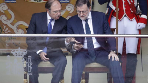 El presidente del Gobierno en funciones, Mariano Rajoy, y el presidente del Senado, Pío García-Escudero. - EFE El presidente del Gobierno en funciones, Mariano Rajoy, y el presidente del Senado, Pío García-Escudero. - EFE