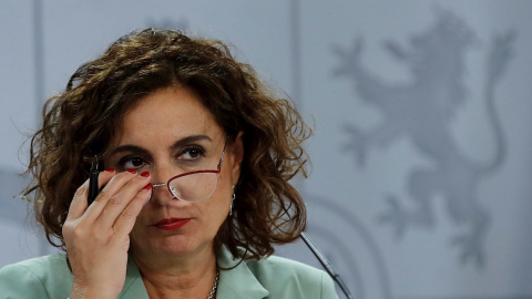 La ministra portavoz, María Jesús Montero, comparece en la rueda de prensa posterior al Consejo de Ministros este martes en Madrid. | EFE La ministra portavoz, María Jesús Montero, comparece en la rueda de prensa posterior al Consejo de Ministros este martes en Madrid. | EFE