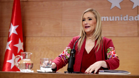 La presidenta de la Comunidad de Madrid, Cristina Cifuentes, en una rueda de prensa tras el Consejo de Gobierno. Archivo EFE La presidenta de la Comunidad de Madrid, Cristina Cifuentes, en una rueda de prensa tras el Consejo de Gobierno. Archivo EFE