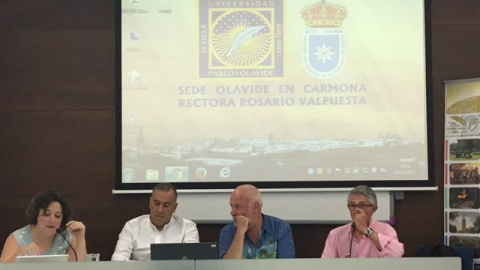 Virginia P. Alonso, Xabier Fortes y Ramón Lobo en el curso celebrado en la Universidad Pablo de Olavide (Carmona, Sevilla). TWITTER Virginia P. Alonso, Xabier Fortes y Ramón Lobo en el curso celebrado en la Universidad Pablo de Olavide (Carmona, Sevilla). TWITTER