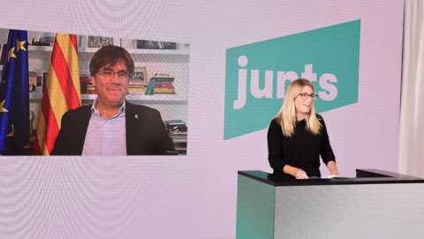 Elsa Artadi durant la cloenda del Congrés fundacional de Junts amb el president Puigdemont a la pantalla esperant per intervenir.JUNTS Elsa Artadi durant la cloenda del Congrés fundacional de Junts amb el president Puigdemont a la pantalla esperant per intervenir.JUNTS