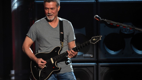 Fotografía de 2015 de Eddie Van Halen durante una actuación en Las Vegas. - AFP Fotografía de 2015 de Eddie Van Halen durante una actuación en Las Vegas. - AFP