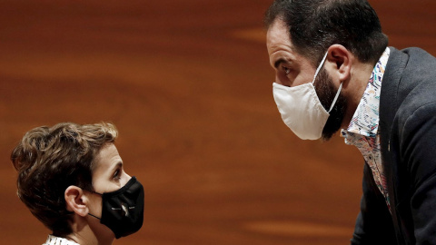 La presidenta del Gobierno de Navarra María Chivite y el portavoz del grupo parlamentario del PSN Ramón Alzorriz. - EFE La presidenta del Gobierno de Navarra María Chivite y el portavoz del grupo parlamentario del PSN Ramón Alzorriz. - EFE