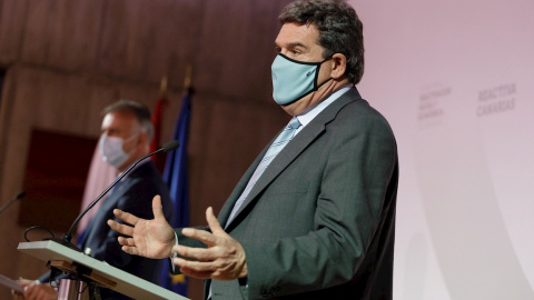 El ministro de Inclusión, Seguridad Social y Migraciones, José Luis Escrivá, junto al presidente del Gobierno de Canarias, Ángel Víctor Torres. - EFE El ministro de Inclusión, Seguridad Social y Migraciones, José Luis Escrivá, junto al presidente del Gobierno de Canarias, Ángel Víctor Torres. - EFE