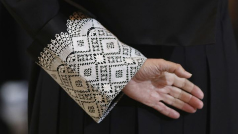 Imagen de la mano de un juez, con la toga negra que visten en las vistas orales. / Europa Press Imagen de la mano de un juez, con la toga negra que visten en las vistas orales. / Europa Press