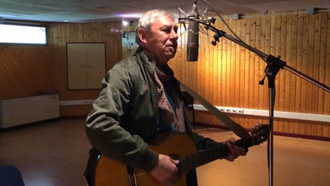 Joaquín Carbonell presentará este sábado “El sonajero de Martín” en Palencia, en el acto de entrega de los restos de Catalina a su familia. Joaquín Carbonell presentará este sábado “El sonajero de Martín” en Palencia, en el acto de entrega de los restos de Catalina a su familia.