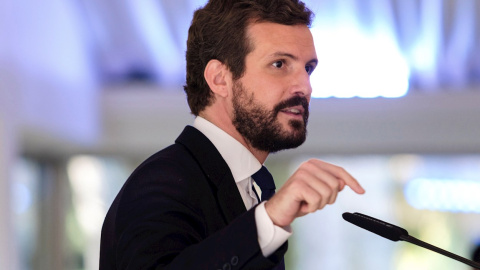 TOLEDO, 08/10/2020.- EL presidente del PP, Pablo Casado, interviene ante la Asamblea General de la Empresa Familiar de Castilla la Mancha (AEFCLM) hoy en Toledo. EFE/ Angeles Visdomine TOLEDO, 08/10/2020.- EL presidente del PP, Pablo Casado, interviene ante la Asamblea General de la Empresa Familiar de Castilla la Mancha (AEFCLM) hoy en Toledo. EFE/ Angeles Visdomine