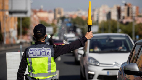 Agentes de la Policía Nacional en un control en la Nacional V, el pasado viernes.- EFE Agentes de la Policía Nacional en un control en la Nacional V, el pasado viernes.- EFE