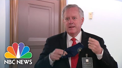 El jefe de personal de la Casa Blanca, Mark Meadows, se niega a hablar con la prensa con la mascarilla puesta El jefe de personal de la Casa Blanca, Mark Meadows, se niega a hablar con la prensa con la mascarilla puesta