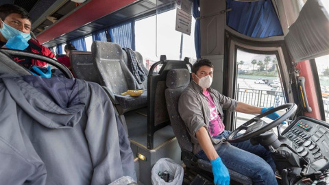 El conductor de un autobús de trabajadores agrícolas en Lorca, Murcia / EFE El conductor de un autobús de trabajadores agrícolas en Lorca, Murcia / EFE
