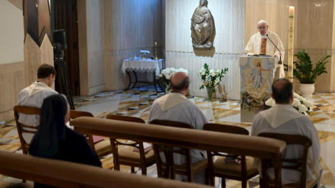El papa Francisco ofrece una misa en Casa Santa Marta, en la Ciudad del Vaticano. /EFE El papa Francisco ofrece una misa en Casa Santa Marta, en la Ciudad del Vaticano. /EFE