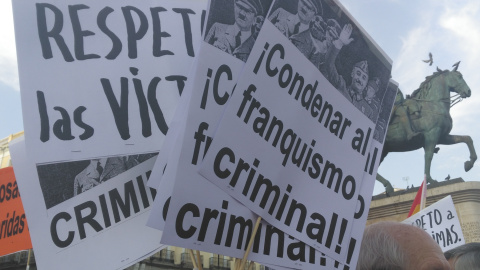 Carteles con mensaje en el Encuentro de Colectivos y Victimas del Franquismo. / Julia González Carteles con mensaje en el Encuentro de Colectivos y Victimas del Franquismo. / Julia González