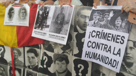 Pancarta de las victimas del Franquismo en la conmemoración al 18 de julio. / Julia González Pancarta de las victimas del Franquismo en la conmemoración al 18 de julio. / Julia González
