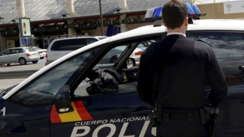 Un coche patrulla de la Policía Nacional/ EFE Un coche patrulla de la Policía Nacional/ EFE