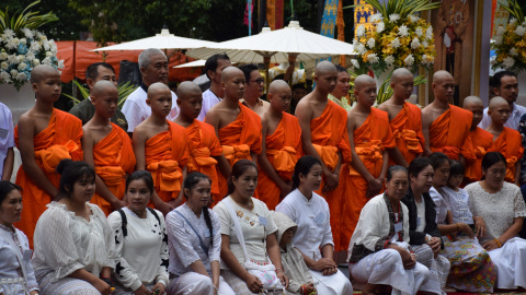 Los niños atrapados en una cueva de Tailandia acaban su retiro en un monasterio en el que han honrado al buzo que perdió la vida en el rescate./REUTERS Los niños atrapados en una cueva de Tailandia acaban su retiro en un monasterio en el que han honrado al buzo que perdió la vida en el rescate./REUTERS