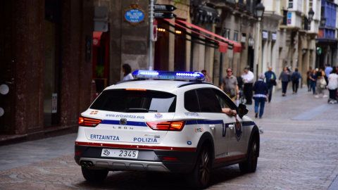 Herida grave una mujer tras ser apuñalada en Vitoria en presencia de su hija menor / EFE Herida grave una mujer tras ser apuñalada en Vitoria en presencia de su hija menor / EFE