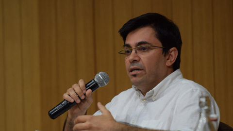 Gerardo Pisarello, en la cloenda del debat. Gerardo Pisarello, en la cloenda del debat.