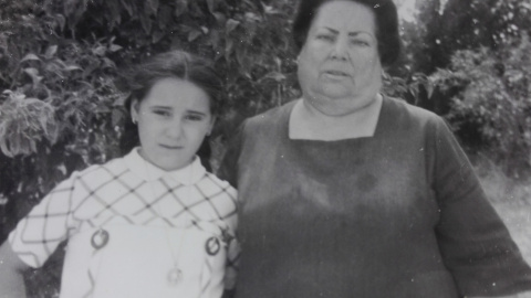 Ascensión López Rodríguez, con su madre adoptiva Ascensión López Rodríguez, con su madre adoptiva