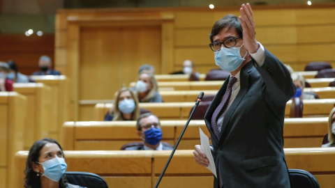 El ministro de Sanidad, Salvador Illa, y la ministra de Industria, Reyes Maroto, durante la sesión de control al Gobierno, este martes en el Pleno del Senado, en Madrid.- EFE/Emilio Naranjo El ministro de Sanidad, Salvador Illa, y la ministra de Industria, Reyes Maroto, durante la sesión de control al Gobierno, este martes en el Pleno del Senado, en Madrid.- EFE/Emilio Naranjo