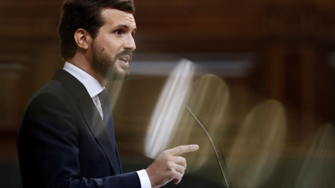 El líder del PP, Pablo Casado, durante su intervención en la segunda sesión del debate de moción de censura presentada por Vox, este jueves en el Congreso. EFE/Mariscal El líder del PP, Pablo Casado, durante su intervención en la segunda sesión del debate de moción de censura presentada por Vox, este jueves en el Congreso. EFE/Mariscal
