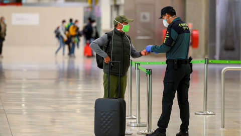 Llegada de un vuelo a Barajas, en una imagen de archivo. EFE/Fernando Villar