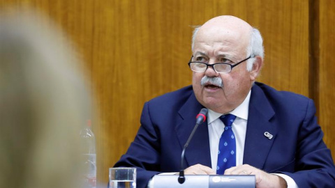 30/08/2019.- El consejero de Salud y Familias, Jesús Aguirre, durante su comparecencia este viernes en el Parlamento andaluz para informar sobre el brote de listeriosis relacionado con el consumo de carne mechada contaminada, del que se han confirmado 20 30/08/2019.- El consejero de Salud y Familias, Jesús Aguirre, durante su comparecencia este viernes en el Parlamento andaluz para informar sobre el brote de listeriosis relacionado con el consumo de carne mechada contaminada, del que se han confirmado 20
