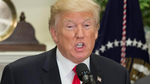 El Presidente de los Estados Unidos, Donald J. Trump, participa en el anuncio de una iniciativa farmacéutica de envases de vidrio este jueves 20 de julio de 2017, en la Casa Blanca en Washington, DC (EE.UU.). Como parte de la semana "Made in America, Tru El Presidente de los Estados Unidos, Donald J. Trump, participa en el anuncio de una iniciativa farmacéutica de envases de vidrio este jueves 20 de julio de 2017, en la Casa Blanca en Washington, DC (EE.UU.). Como parte de la semana "Made in America, Tru