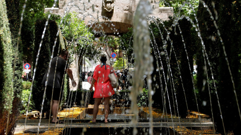 La ola de calor, que desde este miércoles comienza a afectar a gran parte de la península y Baleares, ha activado la alerta amarilla en el sur, el interior y la Tramuntana de Mallorca, donde las temperaturas podrían alcanzar los 38 grados | EFE La ola de calor, que desde este miércoles comienza a afectar a gran parte de la península y Baleares, ha activado la alerta amarilla en el sur, el interior y la Tramuntana de Mallorca, donde las temperaturas podrían alcanzar los 38 grados | EFE