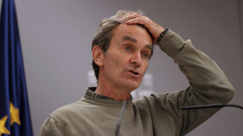 El director del Centro de Alertas y Emergencias Sanitarias, Fernando Simón, durante la rueda de prensa ofrecida este lunes en Madrid para informar acerca de los últimos datos de la pandemia del coronavirus en España. EFE/ Juanjo Martín