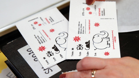 Sellos impresos en papel higiénico de tres capas en Austria. REUTERS